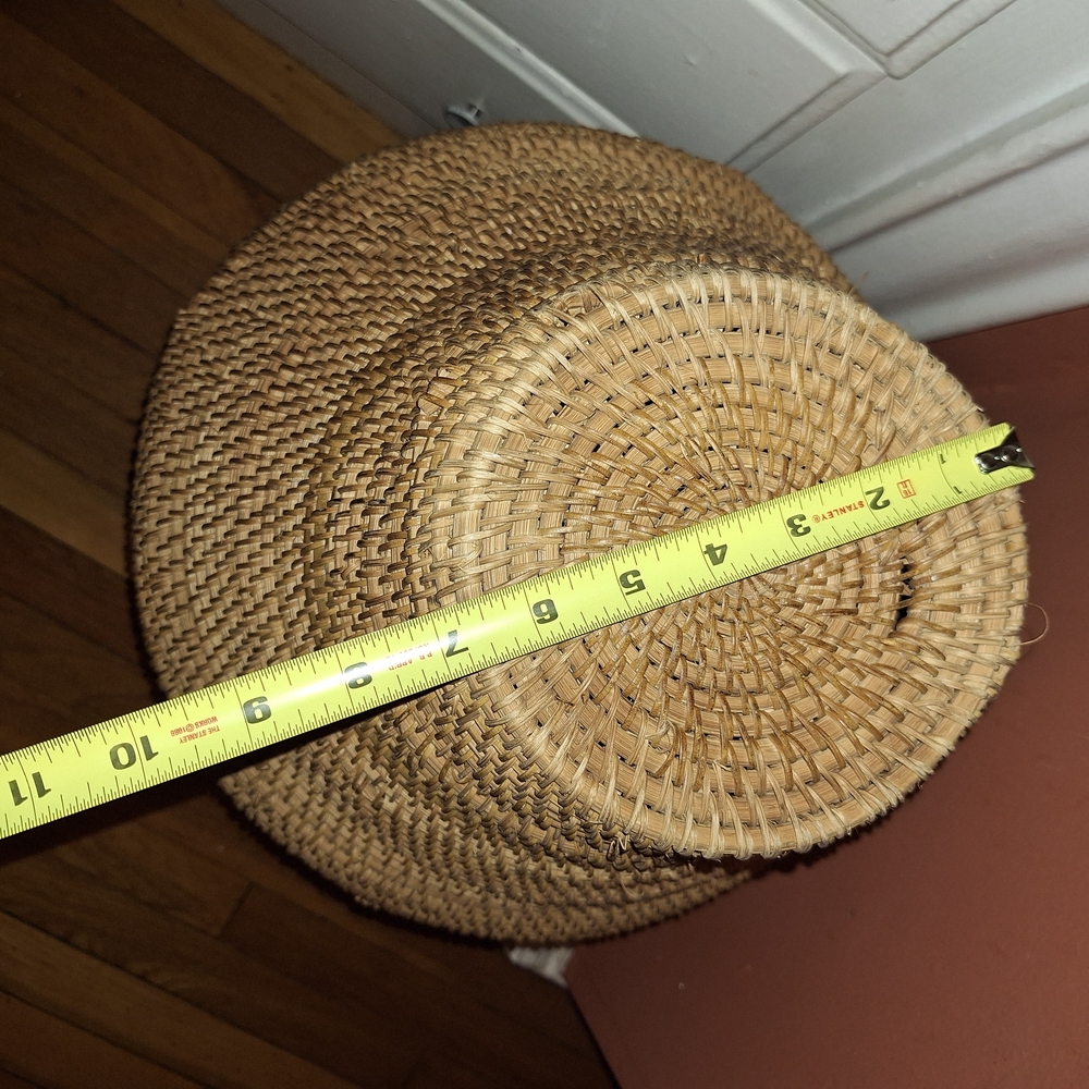 Lg Vintage Handwoven "Urn" Style Rattan Basket with Lid - Picture 13 of 16